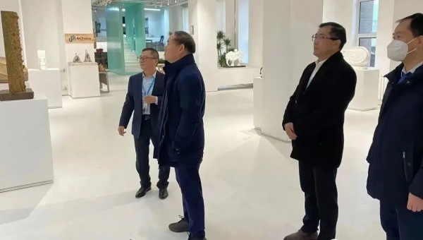 石培文董事長調研指導如意甘肅?藝術與文創產品展廳布展工作